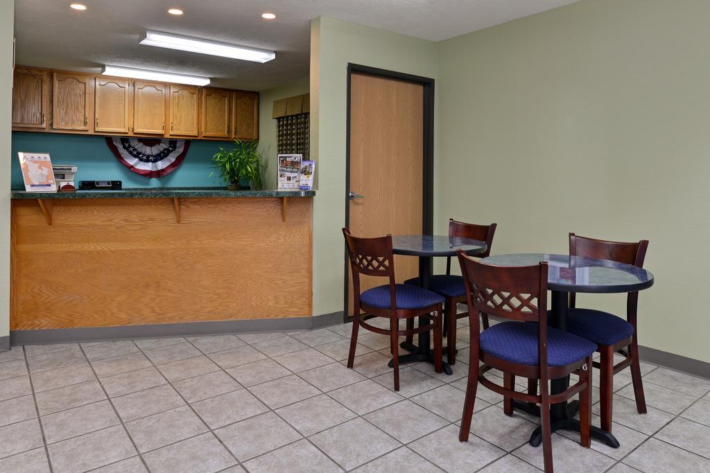 Americas Best Value Inn - Seymour Экстерьер фото